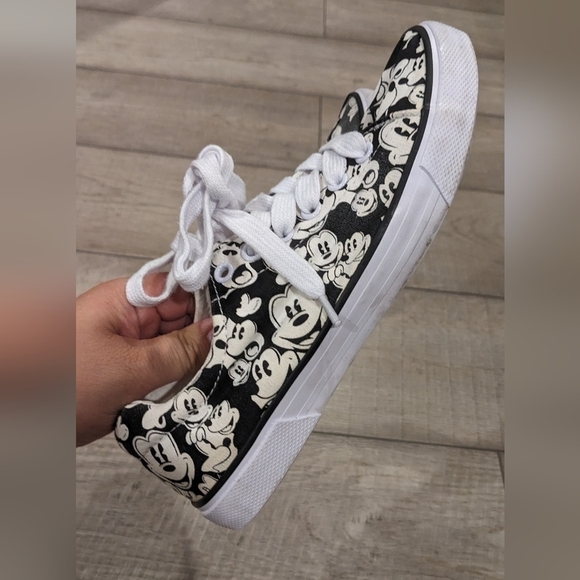 Disney Mickey Mouse Sneakers Black  & White Canvas Size 7 Womens Low Top Lace-Up - Picture 4 of 9